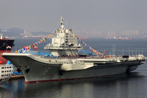 中國首艘航母遼寧號今天入列 胡錦濤登艦視察